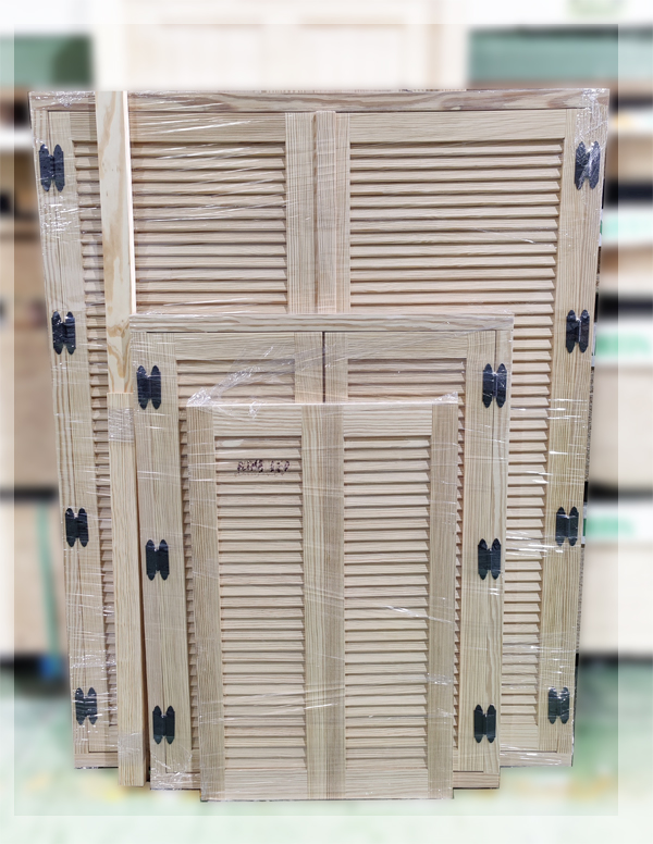 Mallorquina de lamas de madera a medida en fachada exterior, Murcia